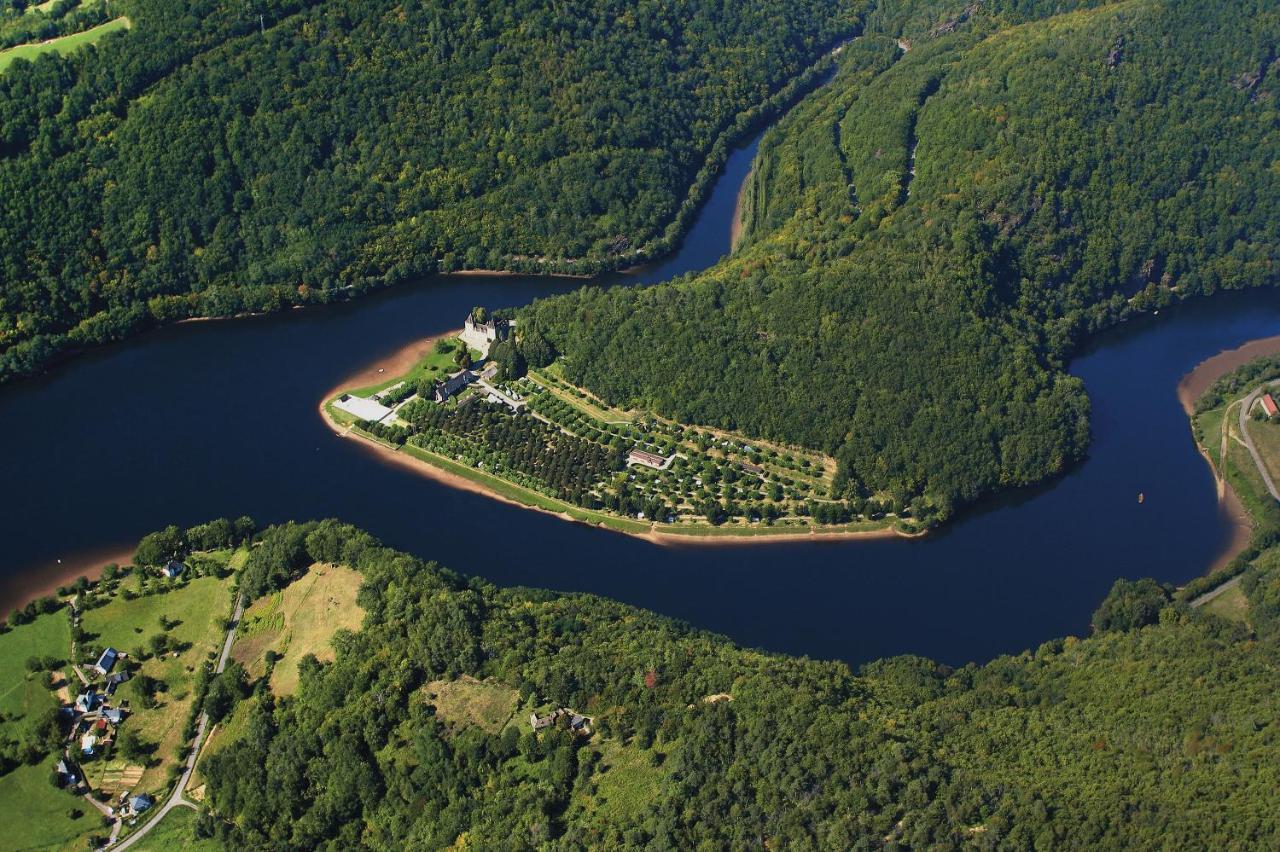 Camping Le Chateau Du Gibanel Saint-Martial-Entraygues Exterior foto