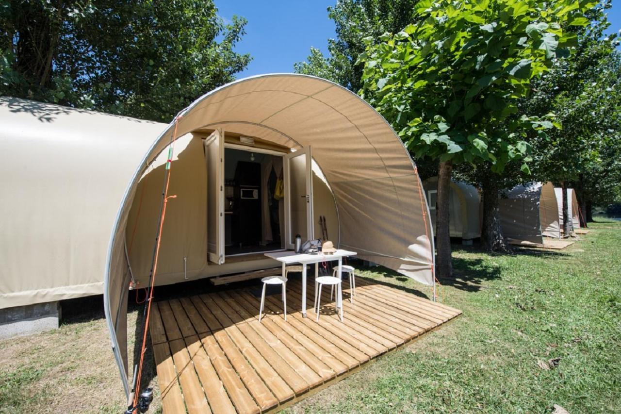 Camping Le Chateau Du Gibanel Saint-Martial-Entraygues Exterior foto